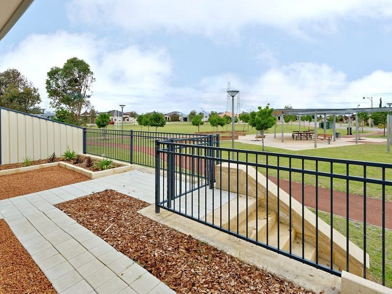 11 Posey Lane, Success WA 6164