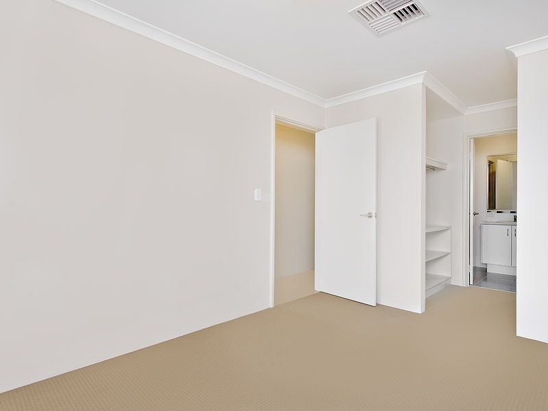 11 Posey Lane, Success WA 6164
