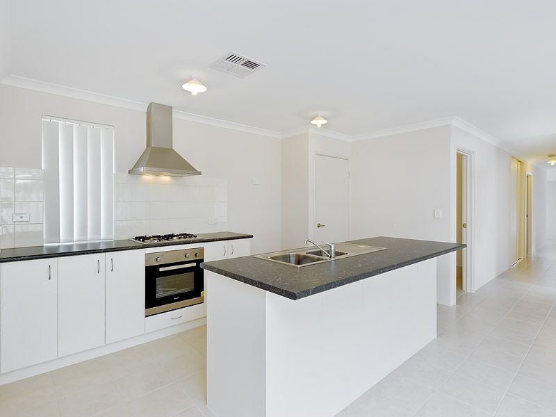 11 Posey Lane, Success WA 6164