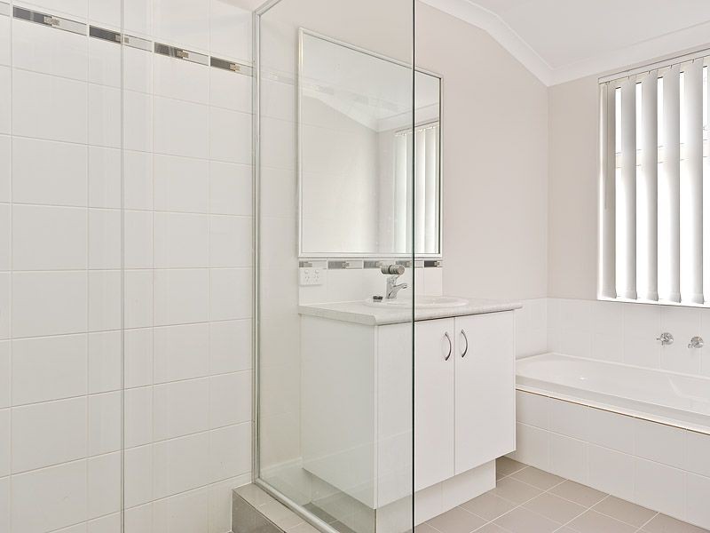 11 Posey Lane, Success WA 6164