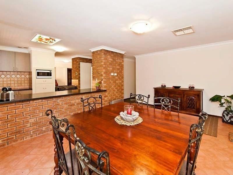 5 Keys Court, Leeming WA 6149