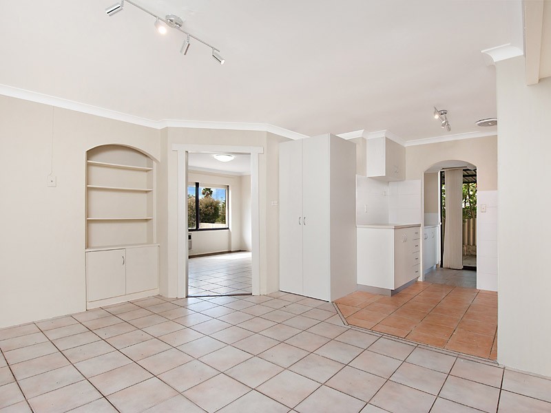 17 Tarndale Way, South Lake WA 6164