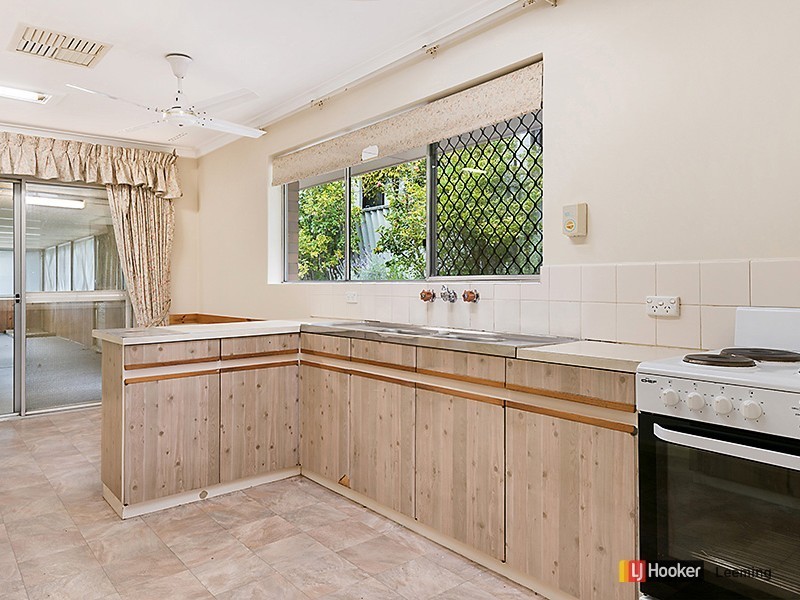 16 Sandra Way, Rossmoyne WA 6148