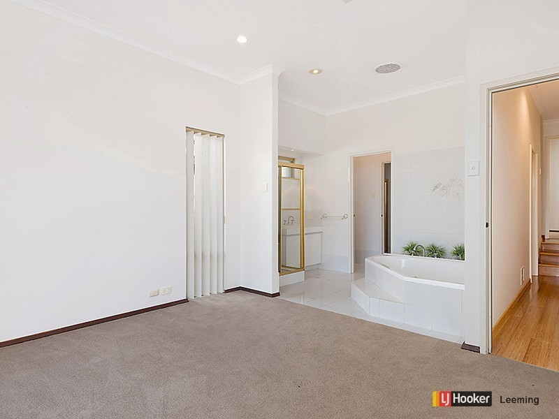 14A Castlemain Heights, Leeming WA 6149