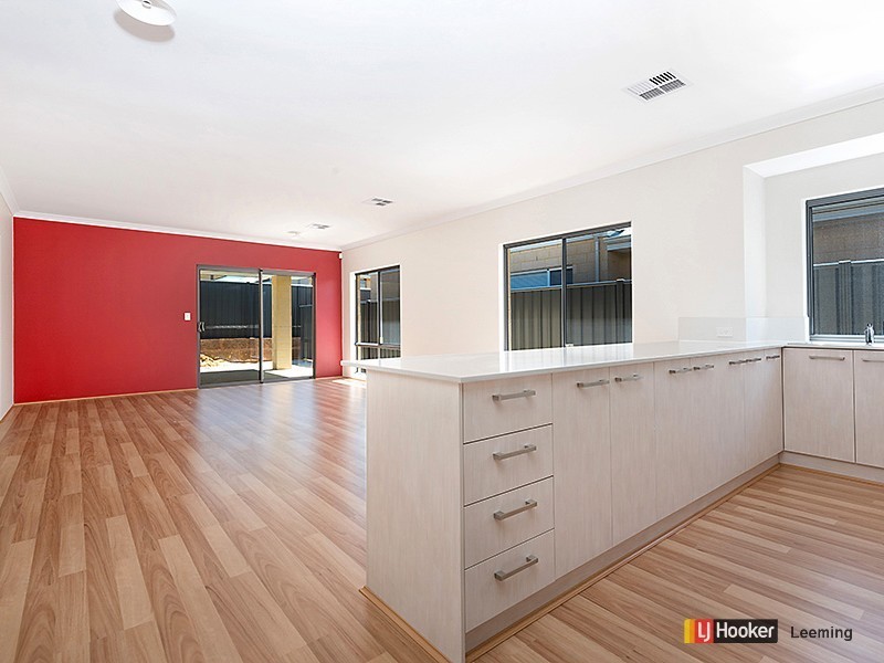 9 Plavin Street, Piara Waters WA 6112