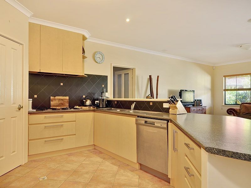 10 Strutt Parkway, Southern River WA 6110