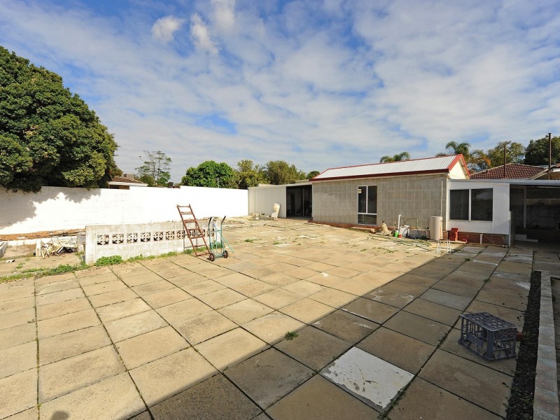 213 Leach Highway, Willagee WA 6156