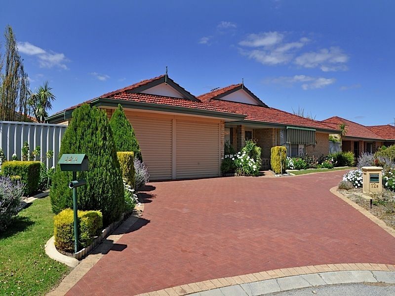 12a Smokewood Place, Leeming WA 6149