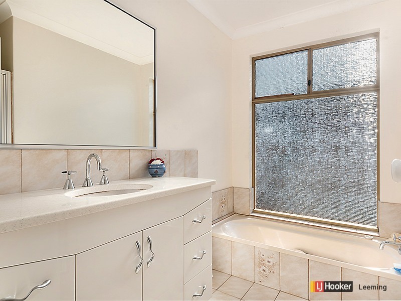 13 Barcombe Way, Leeming WA 6149