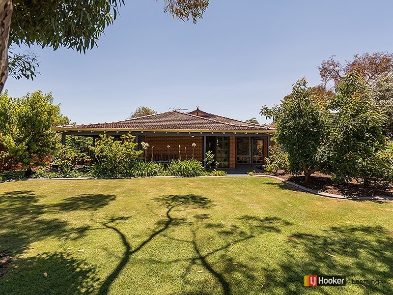 10 Stallwood Gardens, Leeming WA 6149