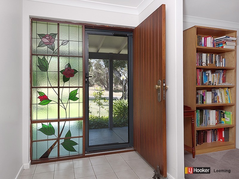 10 Stallwood Gardens, Leeming WA 6149