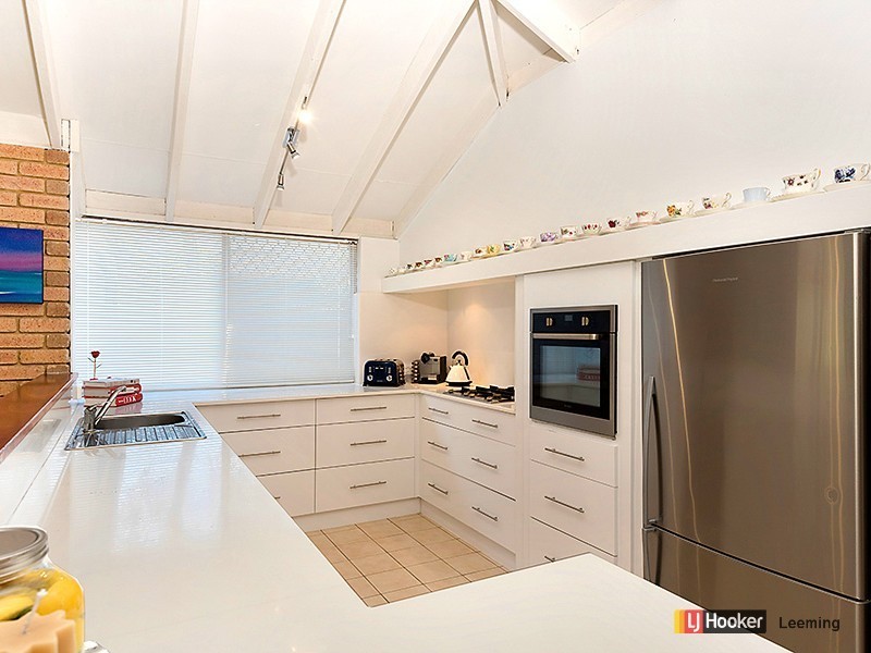 10 Stallwood Gardens, Leeming WA 6149