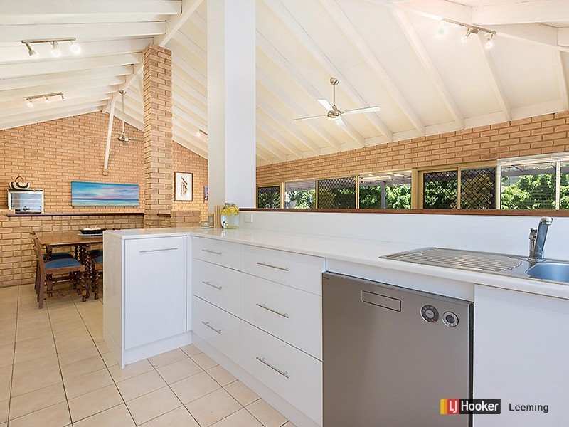 10 Stallwood Gardens, Leeming WA 6149