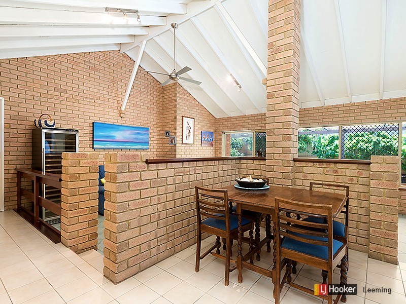 10 Stallwood Gardens, Leeming WA 6149