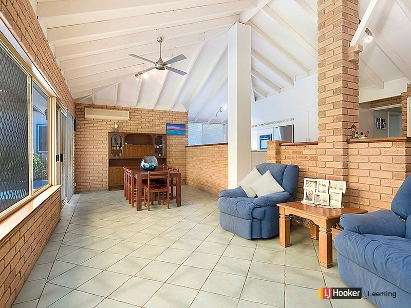 10 Stallwood Gardens, Leeming WA 6149