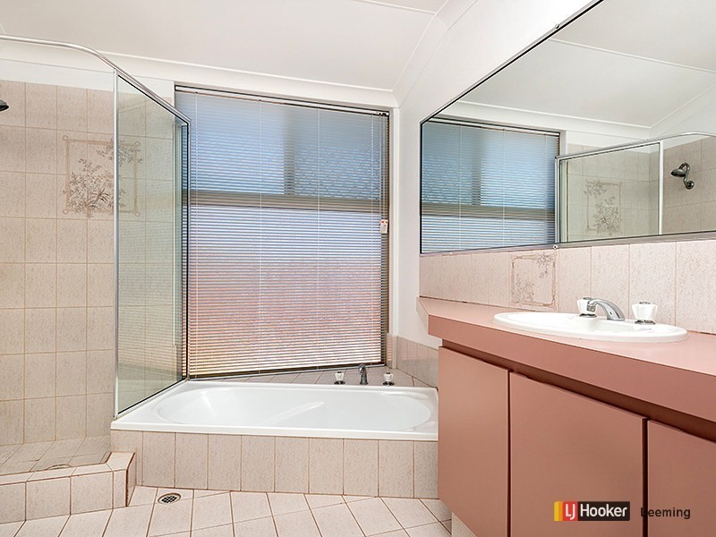 10 Stallwood Gardens, Leeming WA 6149