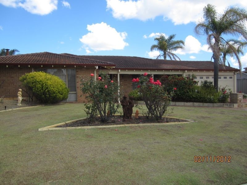 4 Heatherlea Parkway, Leeming WA 6149