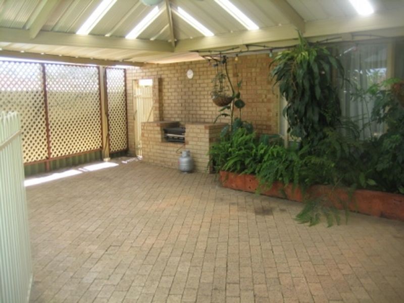 4 Heatherlea Parkway, Leeming WA 6149