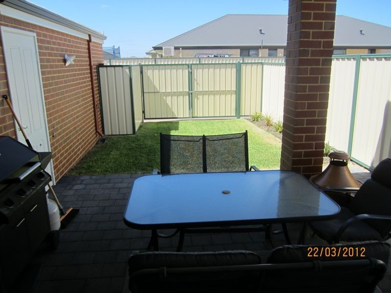 8 Hugel Lane, Hammond Park WA 6164