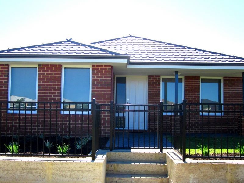 8 Hugel Lane, Hammond Park WA 6164