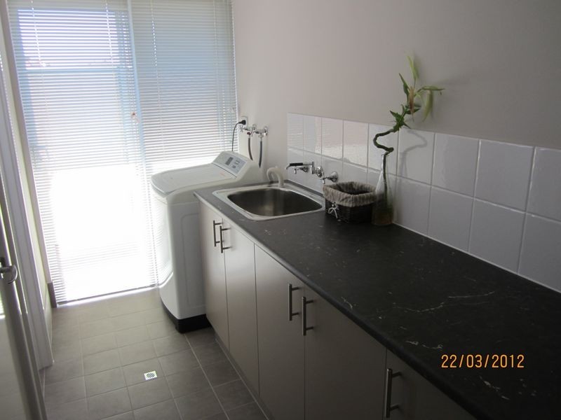 8 Hugel Lane, Hammond Park WA 6164