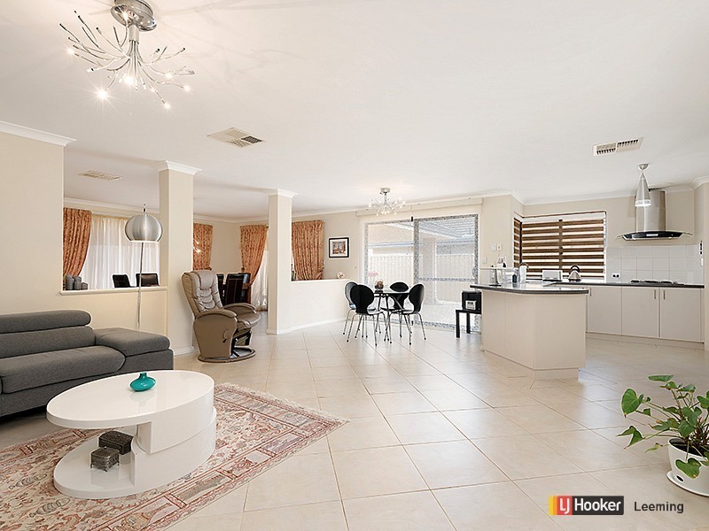 5 Dupont Way, Canning Vale WA 6155