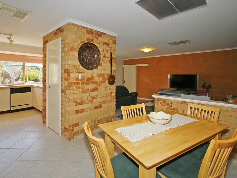 8 Kershaw Gardens, Leeming WA 6149