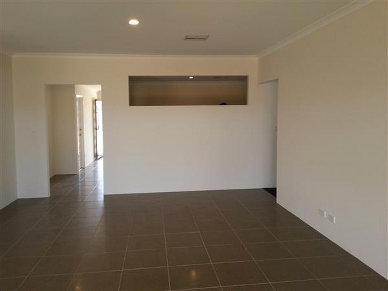 135 Frankland Avenue, Hammond Park WA 6164