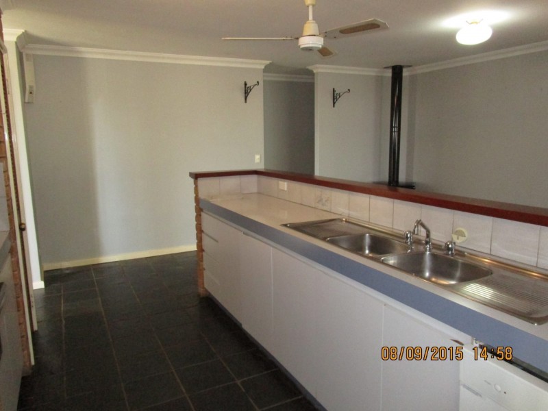 8 Gilchrist Avenue, Bibra Lake WA 6163