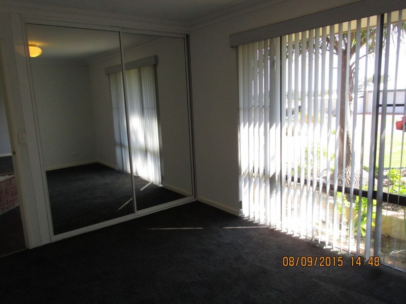 8 Gilchrist Avenue, Bibra Lake WA 6163