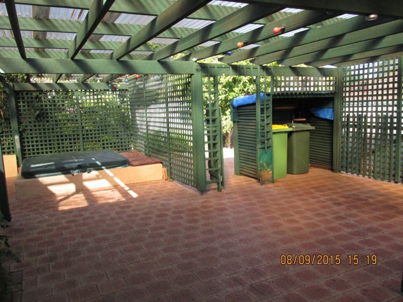 8 Gilchrist Avenue, Bibra Lake WA 6163