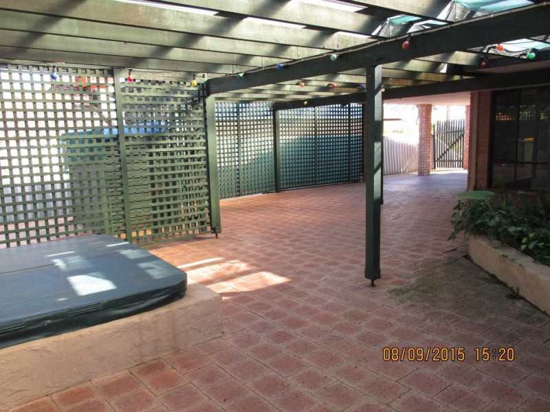 8 Gilchrist Avenue, Bibra Lake WA 6163