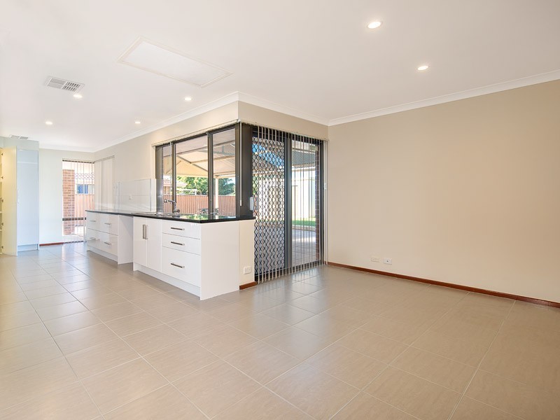 23 Collett Way, Leeming WA 6149