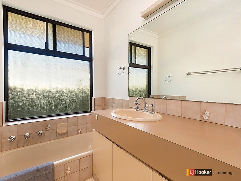 22 Gladstone Road, Leeming WA 6149
