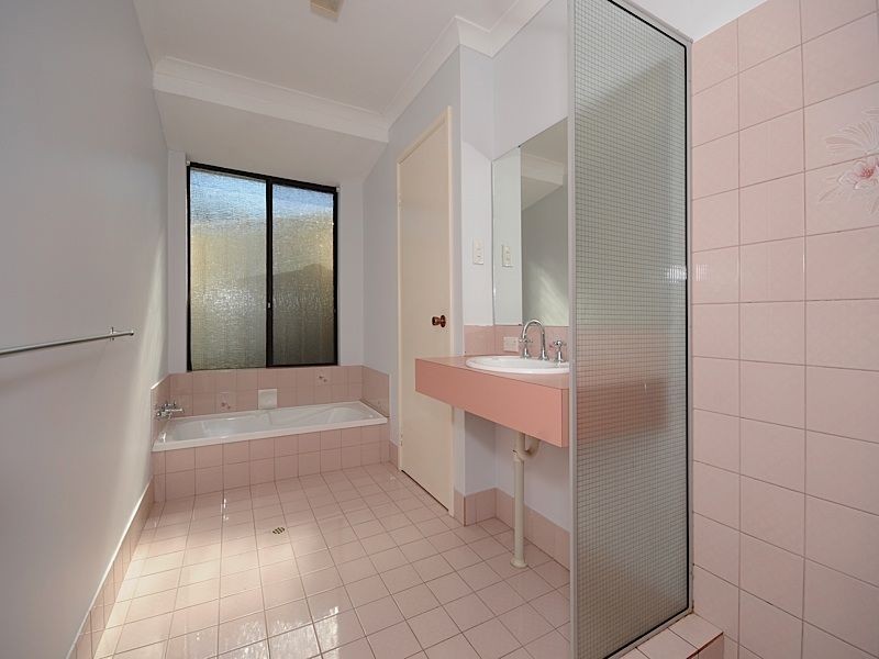 10 Lessar Place, Parkwood WA 6147