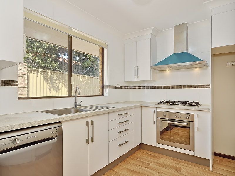 32B Gladstone Road, Leeming WA 6149