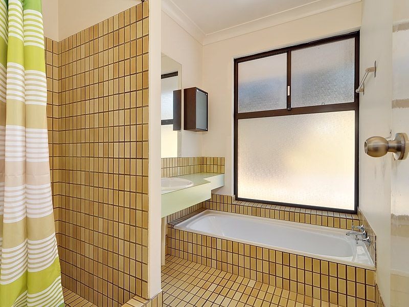 32B Gladstone Road, Leeming WA 6149