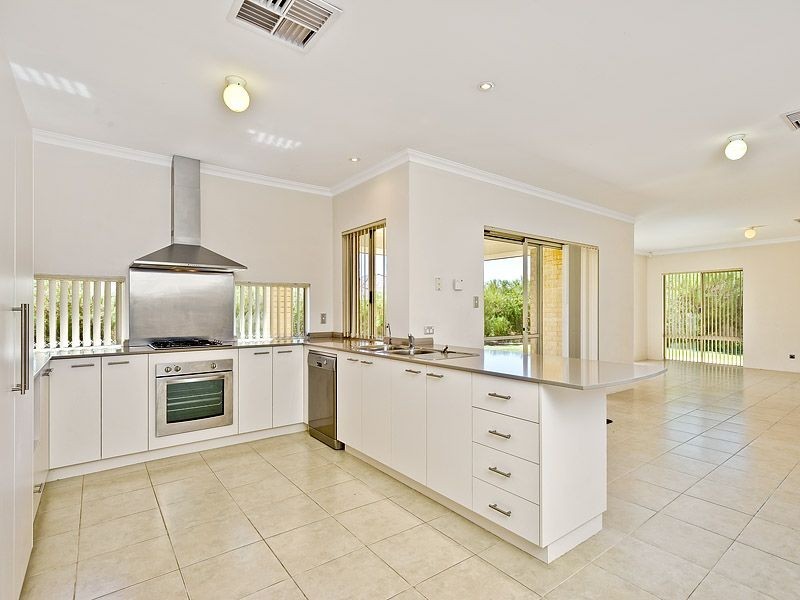 19 Randwick Bend, Harrisdale WA 6112