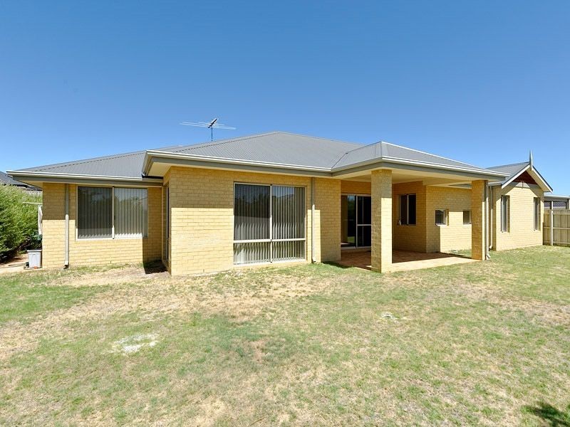 19 Randwick Bend, Harrisdale WA 6112