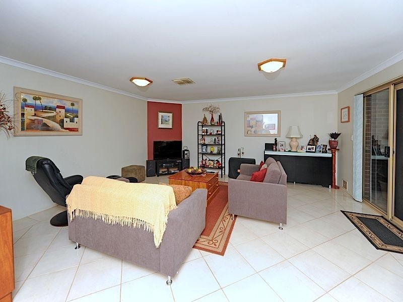 17 Aylesbury Close, Jandakot WA 6164