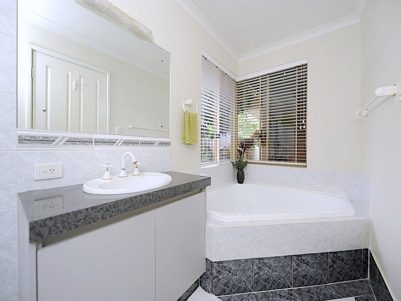 17 Aylesbury Close, Jandakot WA 6164