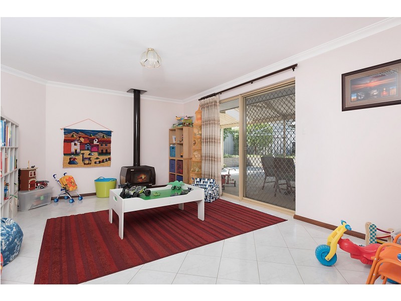 9 Charrington Court, Leeming WA 6149