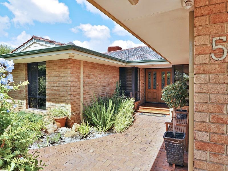 5 Beckley Circle, Leeming WA 6149