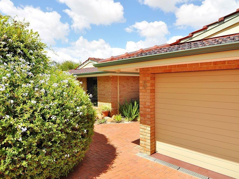 5 Beckley Circle, Leeming WA 6149