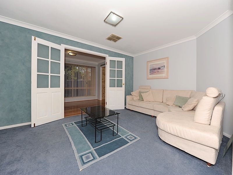 3 Demasson Rise, Leeming WA 6149