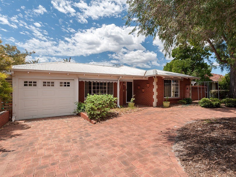 12 Townson Place, Leeming WA 6149