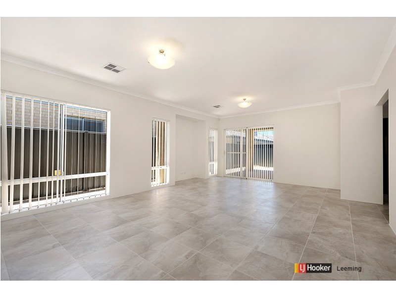 14 Plavin Street, Piara Waters WA 6112