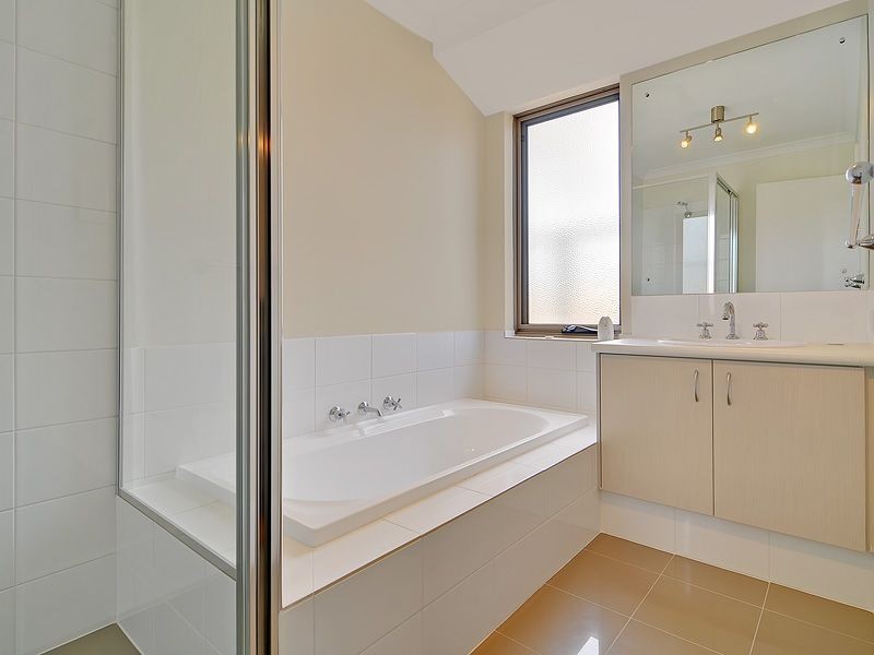 6 Cranbourne Way, Darling Downs WA 6122