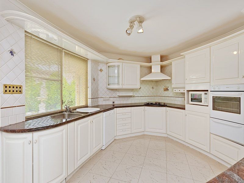 15 Jackson Avenue, Winthrop WA 6150