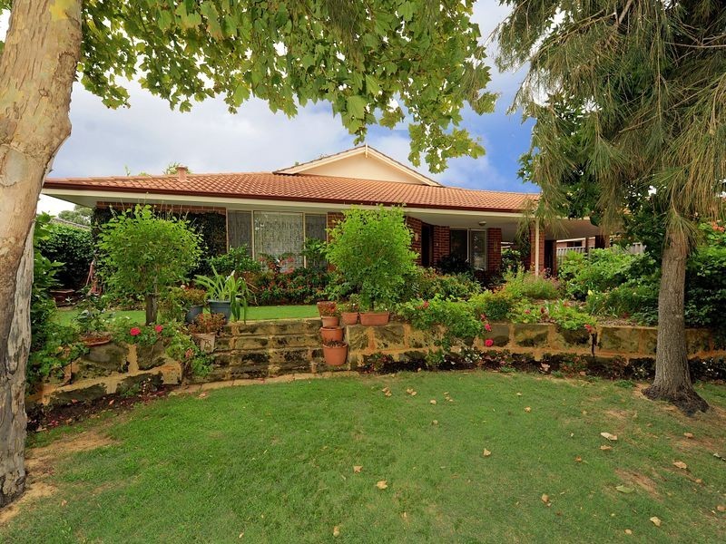 17 Aylesbury Close, Leeming WA 6149